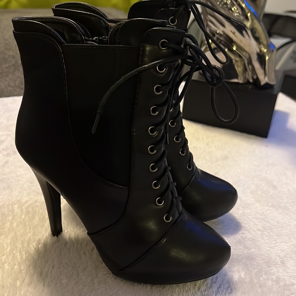 Women heels size 6.5
